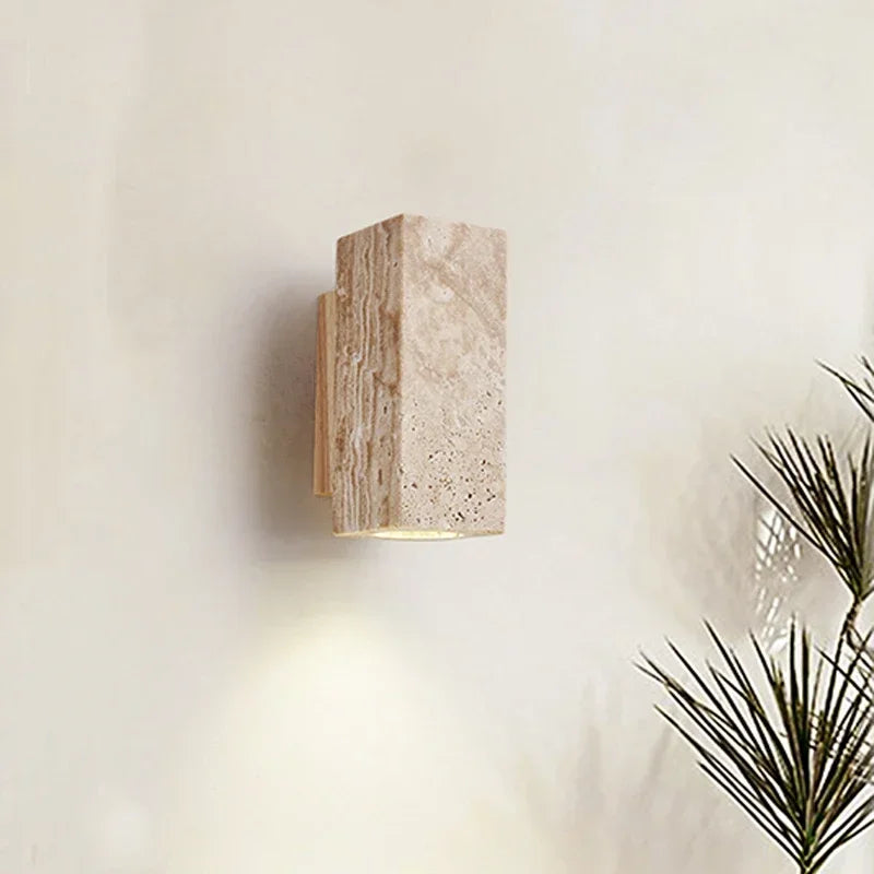 Designer Wabi-Sabi Wandlampe aus Kalkstein