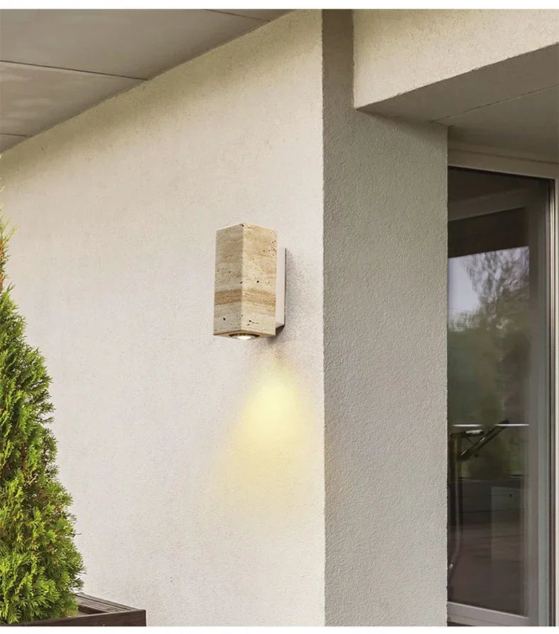 Designer Wabi-Sabi Wandlampe aus Kalkstein